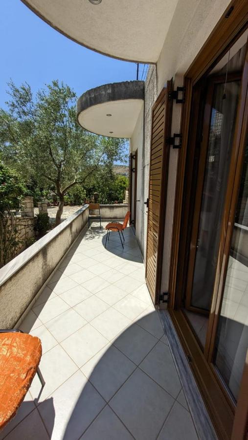 Hasani Apartments Sarandë Esterno foto